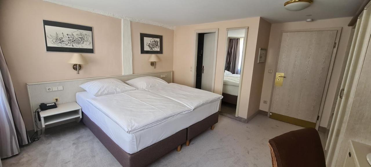 Hotel Garni "Am Ellinger Tor" Weißenburg in Bayern Extérieur photo