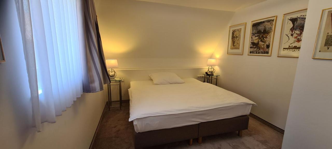 Hotel Garni "Am Ellinger Tor" Weißenburg in Bayern Extérieur photo