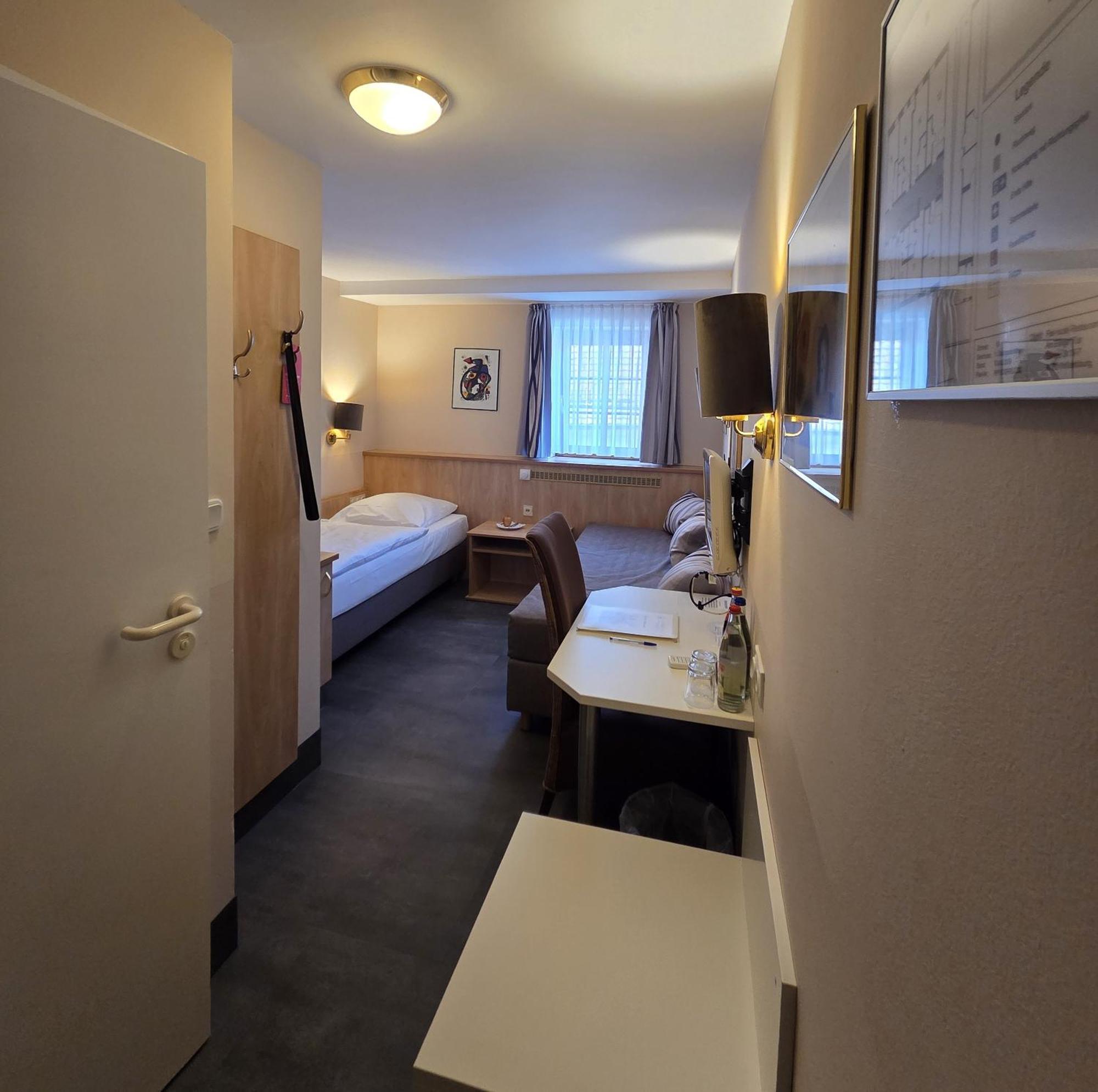 Hotel Garni "Am Ellinger Tor" Weißenburg in Bayern Extérieur photo